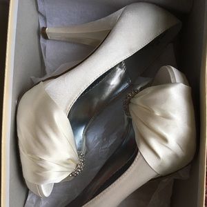 Michaelangelo DIANA satin heels white size 8.0 M